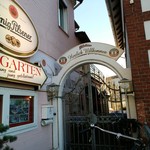 Schattauer - 夏はガーデンテラスも。中庭は欧州のお得意。