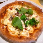 ウッデンシップ - 【キノコと豆とモルタデッラハムの塩味ピッツァ】★2010/11