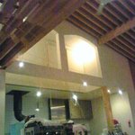 アロマ デル ソーレ - 吹き抜けがお洒落、２階席も有ります。