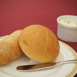 マゼランズ - 米粉パンとライ麦パン