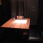 ケムリ　参 - テーブル席の様子