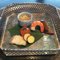 招福樓 東京店 - 八寸 干しイナダ、太刀魚酒塩焼き、エリンギの醤油漬け、そうめんカボチャお浸し、丸十素揚げ、海老