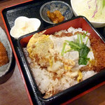 とんかつ ひのや - ロースかつ重850円＋コロッケ1コ150円