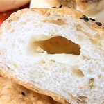 小麦の郷 - 金ごまと黒ごまの塩パン￥１００
