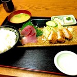 十八番 - お昼の定食。イナダ刺しとヒレカツ。¥800。