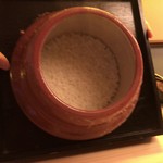 祇園 末友 - 土釜の中を見せてくれる