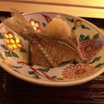 祇園 末友 - えぼ鯛とその骨を煎餅風に