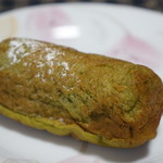 パンやきどころ RIKI - 宇治、抹茶生地にかのこ豆とホワイトチョコが入っています、９０円（税別）