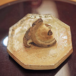 赤坂 詠月 - 大分県産の大判椎茸、手前の塩で...