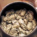 三陸の岩手の山田湾の牡蠣の炊き込みご飯...ご飯が見えない！