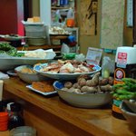 大船 - 大皿料理が並びます。