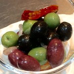 ★Marinated olives