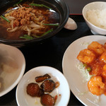 Taiwan Ryourifukutei - ランチメニューから台湾ラーメンとエビチリ、から揚げ、漬物、ご飯で680円