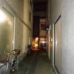 麺酒処 ぶらり - 路地一歩入ったところ