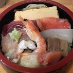 寿司と和食 遊楽 - ちらし\700