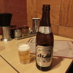 Nagasakichamponsaraudonkuma - ビール（中ビン）500円　奥にはカスターセット
