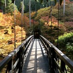 もみぢ家別館 川の庵 - 「もみぢ家別館 川の庵」に向かう吊り橋