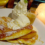 BELLOWS BURGER - 塩キャラメルバナナパンケーキ1080円