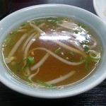 豚豚亭 - ・ヤキメシについてくるスープ