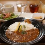 お肉屋 けいすけ 三男坊 - ＜ランチ＞お肉屋さんの和牛煮込みカレー 926円