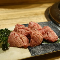 長者町 焼肉 輪心 - 厚切りタン