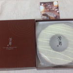 治一郎 - ホワイトバウム紅茶生地にホワイトチョココーティング