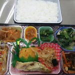 福山まるたま - まるたま弁当 410円(2016.12.06)鮭のムニエルと野菜炒め