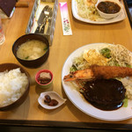 Okidokei - 2016.12.9
                        Aランチ￥９１０
                        ジャンボ海老フライ、デミグラスハンバーグ、デザート、コーヒー