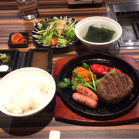 赤身焼肉USHIO - 和牛ハンバーグ定食税込1100円