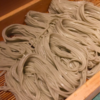 新潟名物 布のり蕎麦とおいしい酒菜 きなせや. 赤坂割烹店 - ぼっち盛りのへぎそば