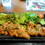 5切の鶏天に甘辛ダレがたっぷり。　ご飯が進みます。