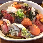 江戸富士 - 2016.12
      ある日のバラ海鮮丼
      1000円