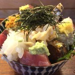 江戸富士 - 2016.12
      ある日の海鮮丼 1000円