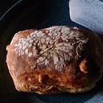 ホームメイド メルシー - チャバタ(チーズ＆クミン)￥252