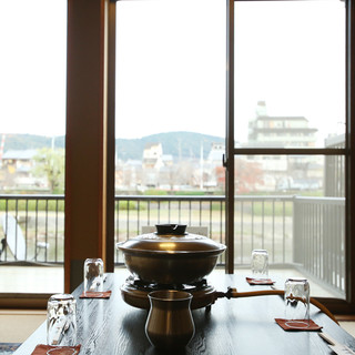 鴨川と高瀬川にはさまれた、京都情緒あふれるロケーション