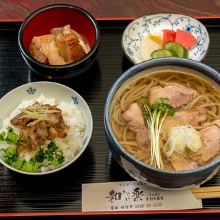 肉荞麦面 (鸡肉荞麦面) 和迷你蛤蜊米饭套餐1000日元