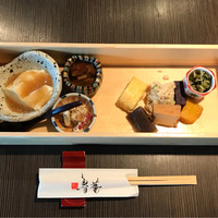 和 is 魯菴 - 旬の香り　前菜