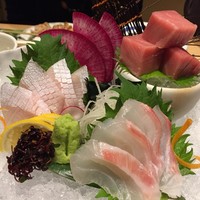 おもてなしとりよし 西新宿店 - 刺身盛り合わせ
