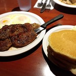 Eggs 'n Things - リブアイステーキに、パンケーキセット♪