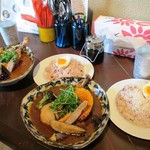 皮がパリッとしたチキンと野菜のカレーｘ2人前