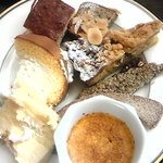 ペストリーショップ ラ・モーラ - 下クリームブリュレもおいしい