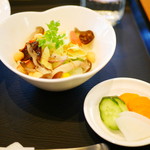旬穀旬菜カフェ - サラダ・漬物