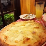 Arancino on Beachwalk - ４種のチーズピザ