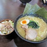 とんこつ工房辰味 - ラーメン大盛り＋キャベチャ2016.12.09