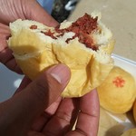 Royal Kitchen - チャーシューまん、色赤過ぎやろ～(笑)