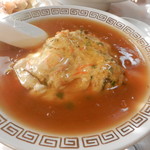 四川飯店 - 天津飯は少し甘めの餡でボリュームもあります