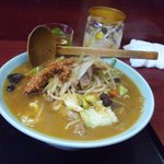 玉蘭 - 四川風味噌タンメン。上に乗っているひき肉の唐辛子炒めで味噌タンメンが四川風に変わります。