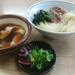 飯野屋 - 讃岐もち豚と牛肉の合盛りつけうどん