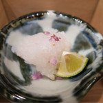 あなごと日本酒 なかむら - 湯引き梅肉乗せ