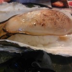 がってん寿司 - 蒸し牡蠣握り(240円)